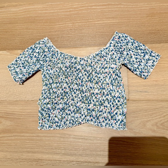 Poupette St. Barth Soledad Blue floral Off-Shoulder smocked Crop Top - Picture 4 of 6